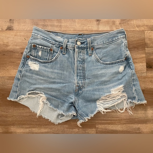 Levi’s 501 High Rise Jean Short with Button Closure - Picture 1 of 5